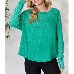Zenana Round Neck Long sleeve loose Fitted With Thumb Holes.